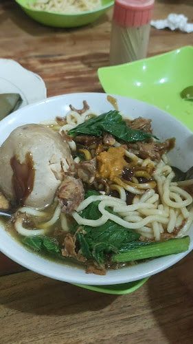 Opinii despre Warung Bakso Pak Jangkung în Kota Makassar - Gastronomi dan perhotelan