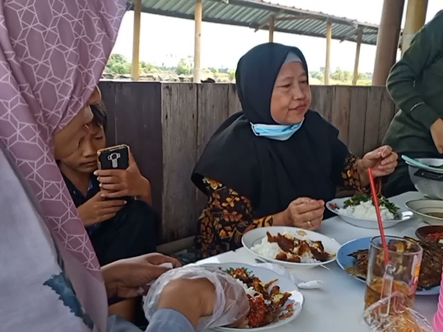 Opinii despre Victory Lesehan Dan Pemancingan în Kota Semarang - Gastronomi dan perhotelan