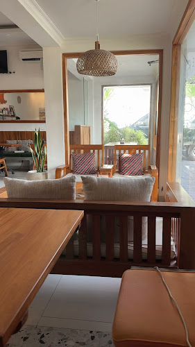 Opinii despre Ratih Coffee & Eatery în Kota Mataram - Gastronomi dan perhotelan