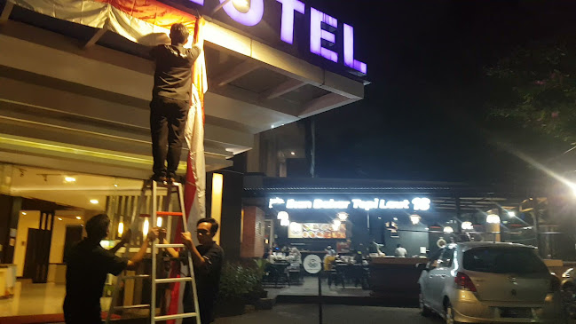 Ikan Bakar Tepi Laut 18