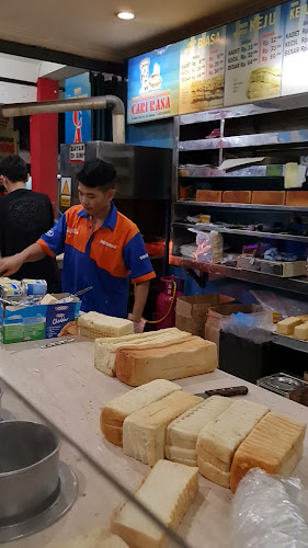 Opinii despre Roti Bumbu-Bakar Cari Rasa în Kota Bandung - Gastronomi dan perhotelan