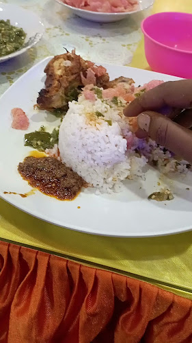 Opinii despre Rumah Makan Masakan Padang Murah Meriah în Kota Palembang - Gastronomi dan perhotelan