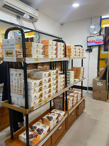 Comentarii opinii despre Lapis Kukus Pahlawan Pasar Turi - Oleh oleh khas Surabaya