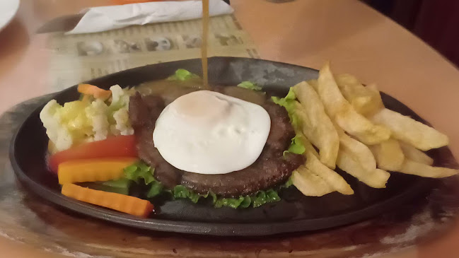 Opinii despre Tip Top Restaurant în Kota Medan - Gastronomi dan perhotelan