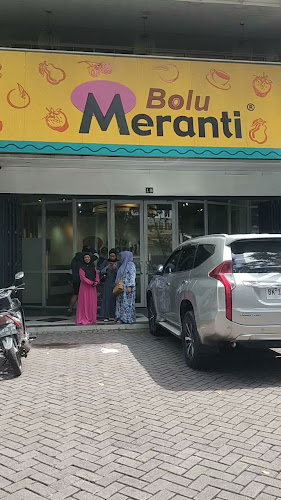 Bolu Meranti - Gastronomi dan perhotelan