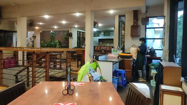 Jl. Dr. Setiabudi No.46, Hegarmanah, Kec. Cidadap, Kota Bandung, Jawa Barat 40141