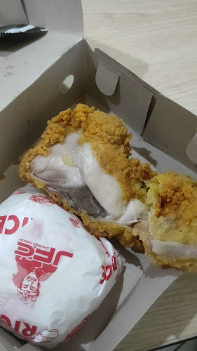 Opinii despre JFC ( Jaya Fried Chicken) Nusa Kambangan în Kota Denpasar - Gastronomi dan perhotelan