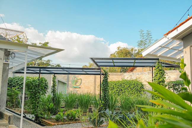 Tanasurga restaurant, cafe, garden and less waste organic store - Gastronomi dan perhotelan