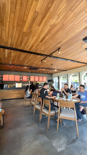 Opinii despre Starbucks Ciumbuleuit în Kota Bandung - Gastronomi dan perhotelan