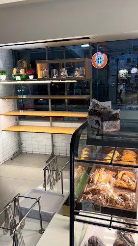 Opinii despre JCO COFFEE & DONUTS GATOT SUBROTO în Kota Denpasar - Gastronomi dan perhotelan