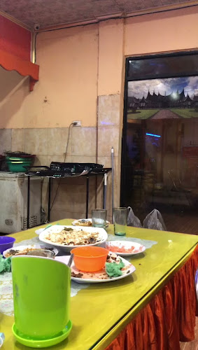 Opinii despre Rumah Makan Masakan Padang Murah Meriah în Kota Palembang - Gastronomi dan perhotelan