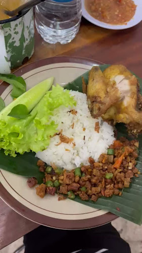 Opinii despre Warung Cari Makan în Kota Surakarta - Gastronomi dan perhotelan