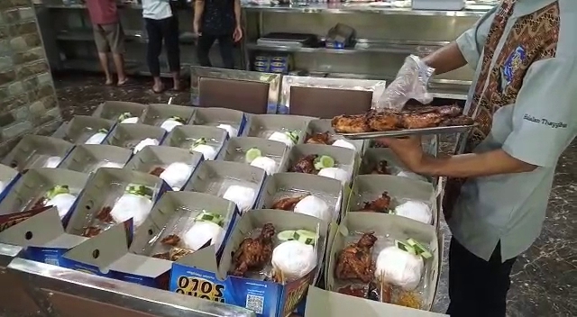 Comentarii opinii despre AYAM BAKAR WONG SOLO RUNGKUT MADYA