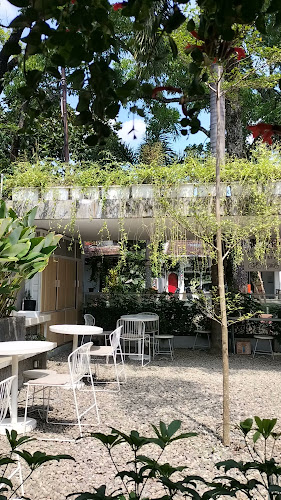 Opinii despre Tjimanoek Koffie & Meals (Koffie, Meals, Billiard & Breakfast) în Kota Bandung - Gastronomi dan perhotelan