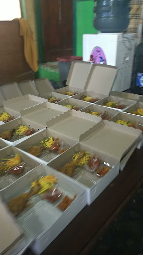 Opinii despre RUMAH MAKAN KARUNIA JAYA AREMA în Kota Manado - Gastronomi dan perhotelan