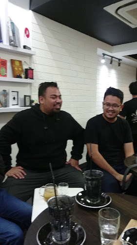 Opinii despre Umbra Coffee & Roastery în Kota Makassar - Gastronomi dan perhotelan