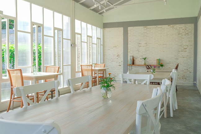 Tanasurga restaurant, cafe, garden and less waste organic store