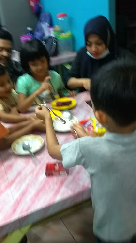 Opinii despre Lontong dan Nasi Uduk Bunda Sayang în Kota Padang - Gastronomi dan perhotelan