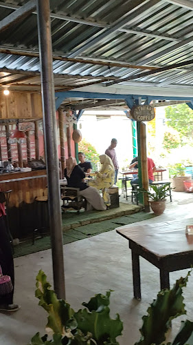 Opinii despre TAMAN PUCUAK MERAH în Kota Padang - Gastronomi dan perhotelan