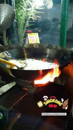 SINGKONG KEJU & RISOLMAYO MADIUN - Kota Madiun