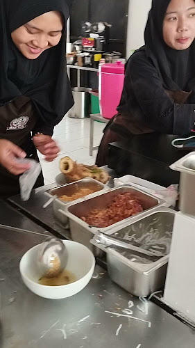 V5VJ+M65, Jl. Kalimantan, Sananwetan, Kec. Sananwetan, Kota Blitar, Jawa Timur 66137