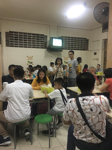 Bebek Goreng HT - Gastronomi dan perhotelan