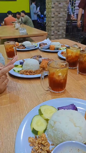 Opinii despre AYAM BAKAR WONG SOLO RUNGKUT MADYA în Surabaya - Gastronomi dan perhotelan