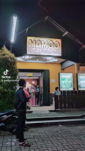 Comentarii opinii despre MAMOO Steak & Chicken Grill