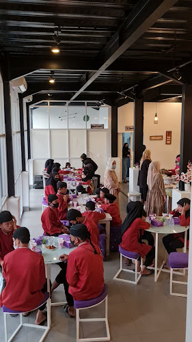 Opinii despre Balla kandre jawa în Kota Makassar - Gastronomi dan perhotelan