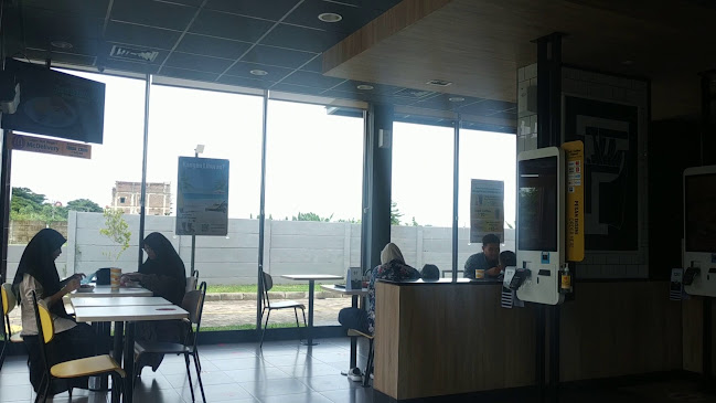 Opinii despre McDonald's Tun Abdul Razak în Kabupaten Gowa - Gastronomi dan perhotelan