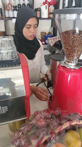 Opinii despre Nina Coffe & Bakery în Kota Denpasar - Gastronomi dan perhotelan