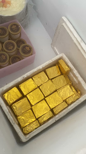 Es Krim dan Salon Mahkota