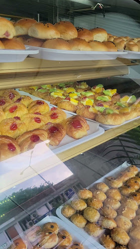 Opinii despre DELI TASTE în Kota Denpasar - Gastronomi dan perhotelan