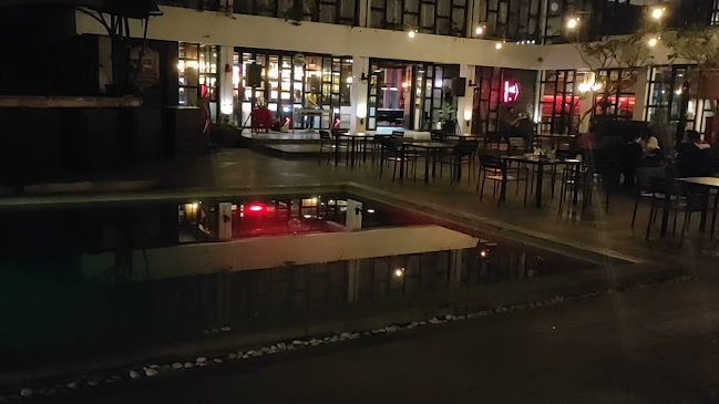 Beer and Barrel Kitchen n' Lounge