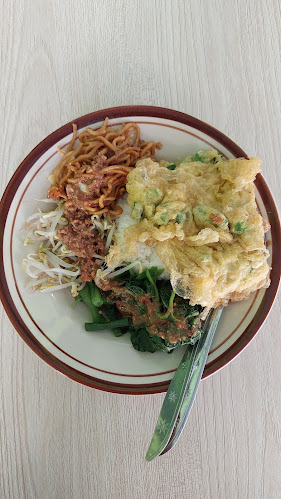 Opinii despre Warung Pecel Bu Sumo Stadion Diponegoro în Kota Semarang - Gastronomi dan perhotelan