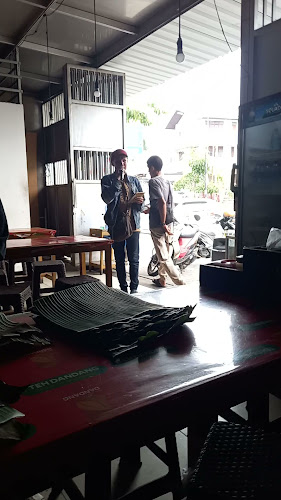 Nasi Pecel Pincuk (Khas Madiun)