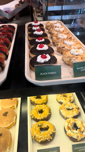 Opinii despre Krispy Kreme Soekarno Hatta Terminal 3 în Kota Tangerang - Gastronomi dan perhotelan