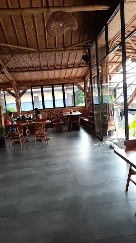Opinii despre Teratai Cafe & Resto în Kota Tangerang - Gastronomi dan perhotelan