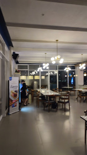 Opinii despre Garasi Ergo în Surabaya - Gastronomi dan perhotelan