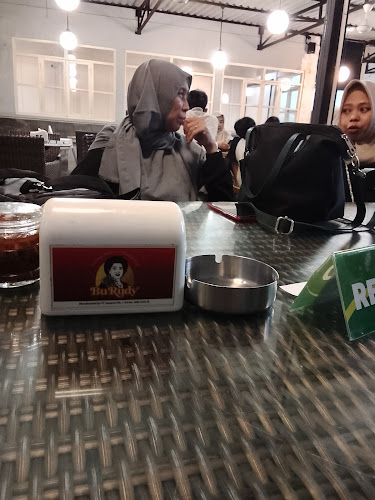 Jl. Anjasmoro No.45, Sawahan, Kec. Sawahan, Surabaya, Jawa Timur 60251