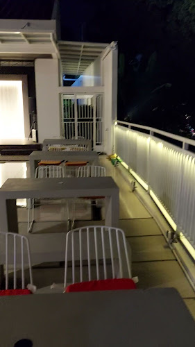 Over Horizon Resto - Gastronomi dan perhotelan