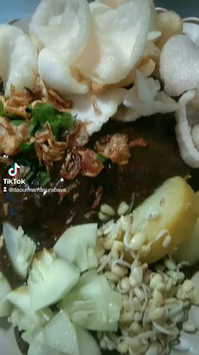 Opinii despre Sentra Wisata Kuliner Wiyung în Surabaya - Gastronomi dan perhotelan