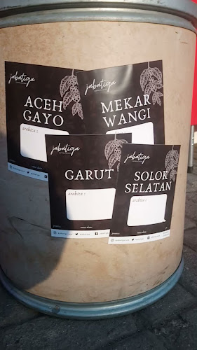 Opinii despre Pasar Rakyat PGS - Bazaar UMKM Pasirgunung Selatan în Kota Depok - Gastronomi dan perhotelan