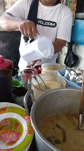 Opinii despre Warung Makan Bu Marni(ꦮꦫꦸꦁꦩꦏꦤ꧀ꦧꦸꦩꦂꦤꦶ) în Kota Yogyakarta - Gastronomi dan perhotelan