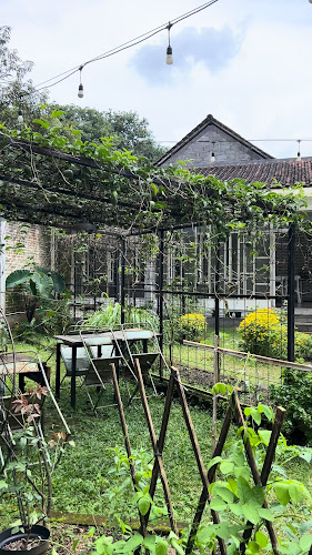 Tanasurga restaurant, cafe, garden and less waste organic store