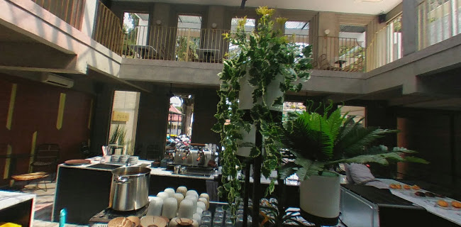 OURA - Cafe & Restaurant