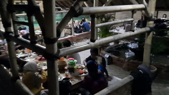 Opinii despre Rumah Makan Khas Betawi Babeh Sadeli în Kota Tangerang Selatan - Gastronomi dan perhotelan