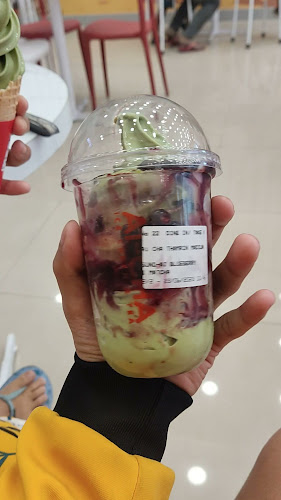 Opinii despre Aicha Ice Cream & Tea Madiun în Kota Madiun - Gastronomi dan perhotelan