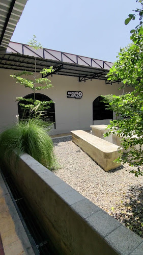 Rest Coffee Eat, Play & Relax - Gastronomi dan perhotelan