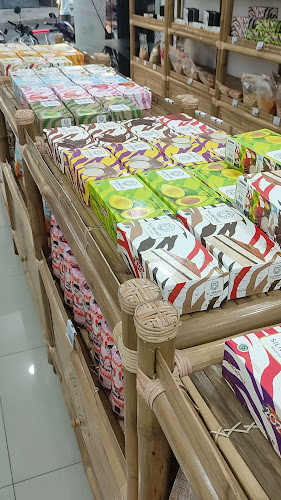 Comentarii opinii despre Siliwangi Bolu Kukus Raya Lontar, Surabaya